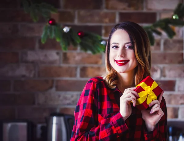 Young Redhead Woman Gift Box Kitchen Holiday Time Image — Stock Photo, Image