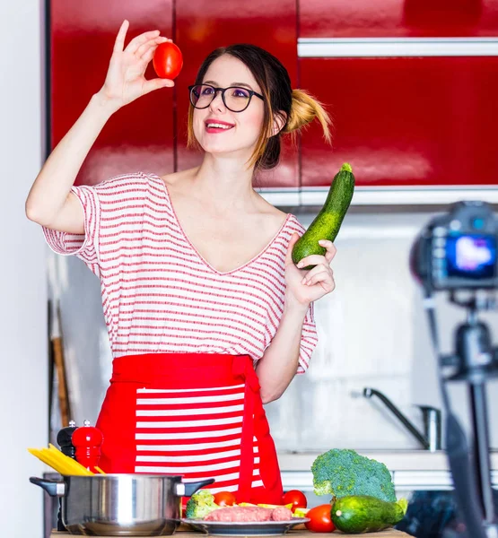 Young Caucasian Blogger Woman Cooking Camera Video Sharing Website Home — Stock Photo, Image