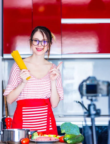 Young Caucasian Blogger Woman Cooking Camera Video Sharing Website Home — Stock Photo, Image