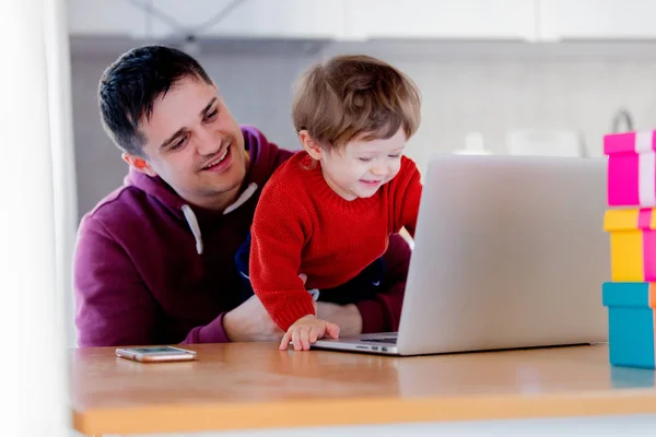 Father and son with notebook looking for gifts — Stock Photo, Image