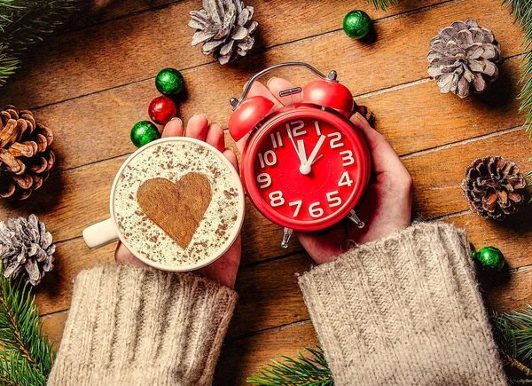 Christmas classic alarm clock and cup of cappuccino — Stock Photo, Image