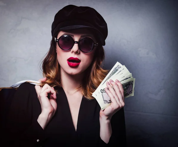 Estilo Chica Pelirroja Sombrero Con Bolsas Compras Dinero Sobre Fondo — Foto de Stock