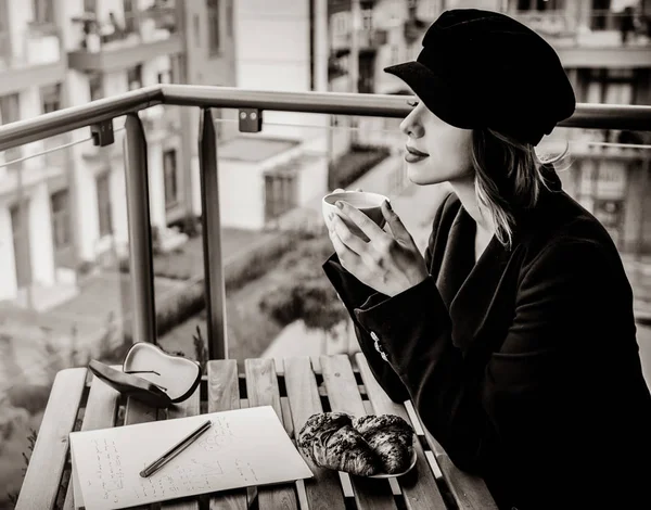 Beautiful Young Businesswoman Have Coffee Break While Sitting Outdoors Home — Stock Photo, Image