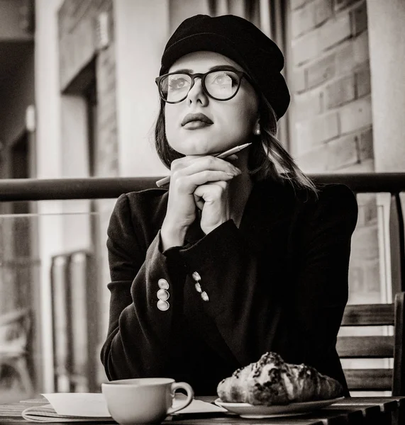 Beautiful Young Businesswoman Have Coffee Break While Sitting Outdoors Home — Stock Photo, Image