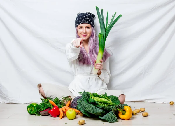 Beautiful caucasian vegan woman with vegetables — Stock Photo, Image