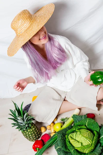 Caucasian vegan woman in hat with vegetables — Stock Photo, Image