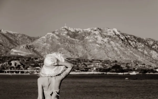 Girl in hat and bikini on Elafonissi beach — Stock Photo, Image