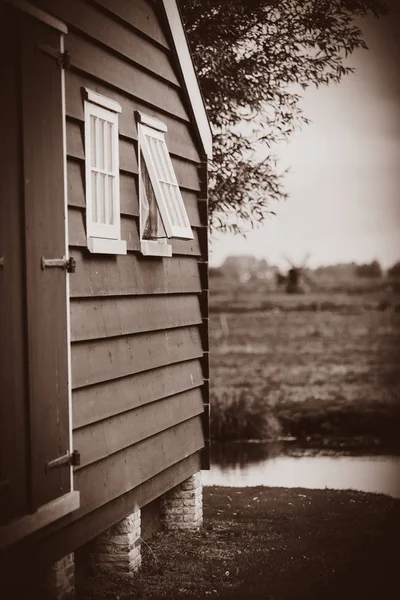 Vista na antiga casa rural na Holanda — Fotografia de Stock