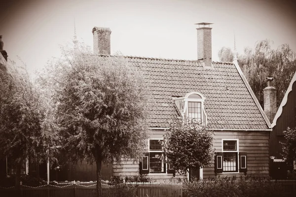 Vista en la antigua casa de campo en Holanda — Foto de Stock