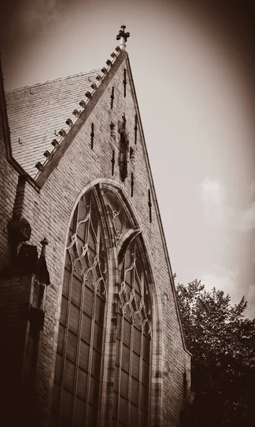 Vista na fachada da antiga igreja em Amsterdã — Fotografia de Stock