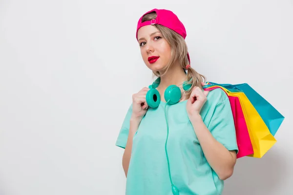 Vacker Ung Flicka Rosa Överdel Och Blå Shirt Med Kassar — Stockfoto