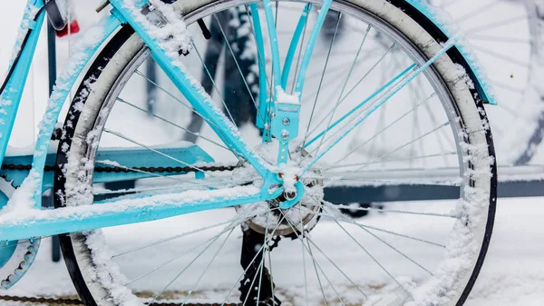 Styl Piękny Rower Śniegu Wysokie Opady Śniegu Europie — Zdjęcie stockowe