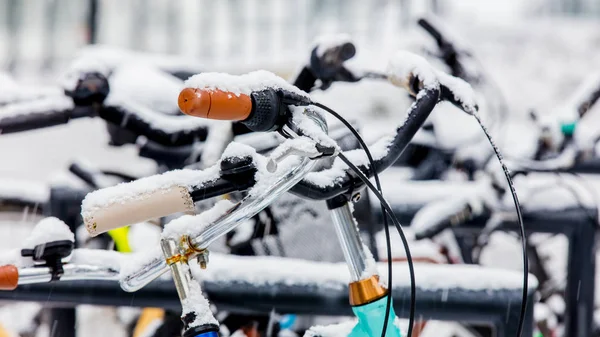 Styl Piękny Rower Śniegu Wysokie Opady Śniegu Europie — Zdjęcie stockowe