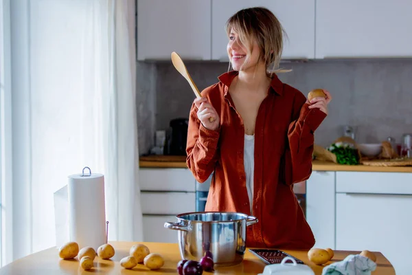 Housewife with pot cooking on kitchen. — Stock Photo, Image