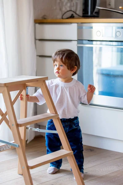 Little toddler boy stay at kitchen — Stock Photo, Image