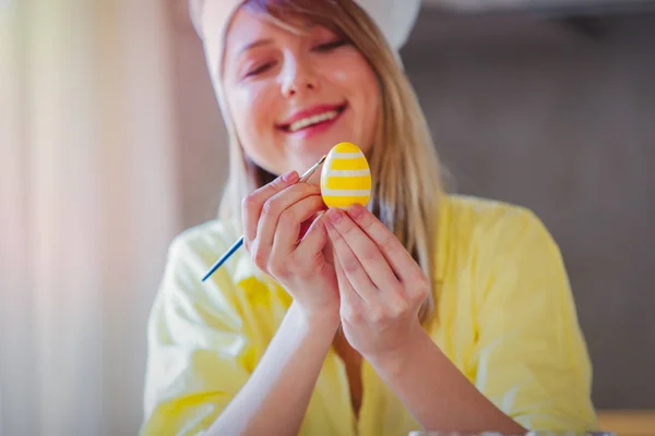 Female as chef painting eggs for Easter Holiday — Stock Photo, Image