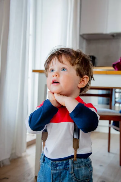 Little todler boy stay at kitchen in a day — Stock Photo, Image