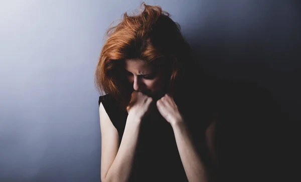 Retrato de chica triste en estilo de los 80 . — Foto de Stock