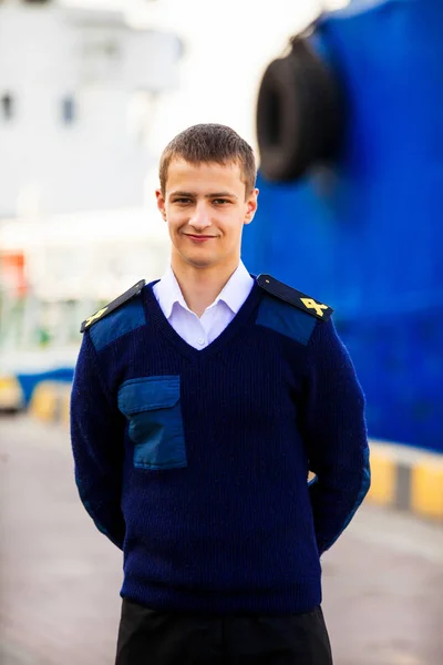 Boatswain near the boat — Stock Photo, Image