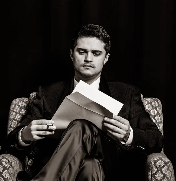 Man with file sitting in vintage armchair — Stock Photo, Image
