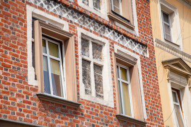 Çerçevede yanlış yüklenmiş pencereler