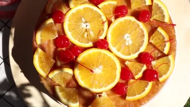 Femme Tourner Morceau Gâteau Sur Assiette Vue Latérale — Video