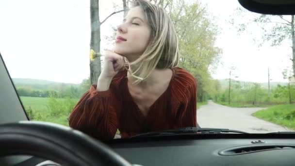 Kobieta Masce Samochodu — Wideo stockowe