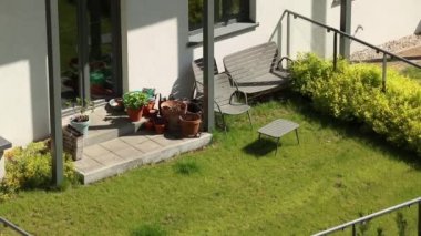 Çatı katında terasın modern dış cephesi