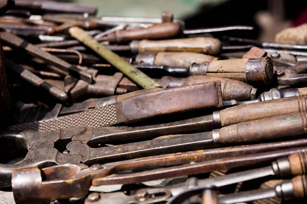 masada metal ile çalışmak için araçlar