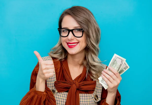 Young woman with money in hand — Stock Photo, Image