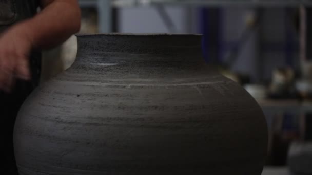 Video How Man Creates Pot Clay — Stock Video