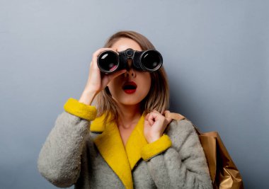 alışveriş çantası ve dürbün ile ceket kadın 