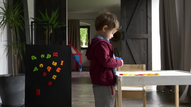 Père Essaie Enseigner Fils Avec Abc Enseignement Domicile — Video