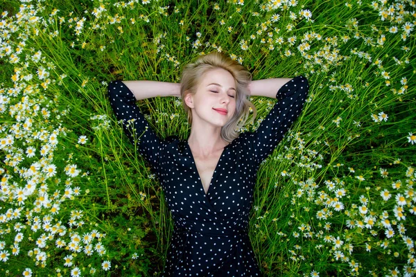 View Blonde Woman Black Dress Lying Countryside Chamomiles Flowers Meadow — Stock Photo, Image