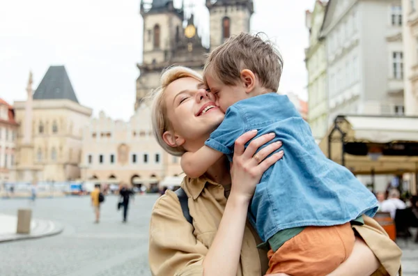 Ibu Dan Anak Alun Alun Pasar Pusat Praha Republik Ceko — Stok Foto