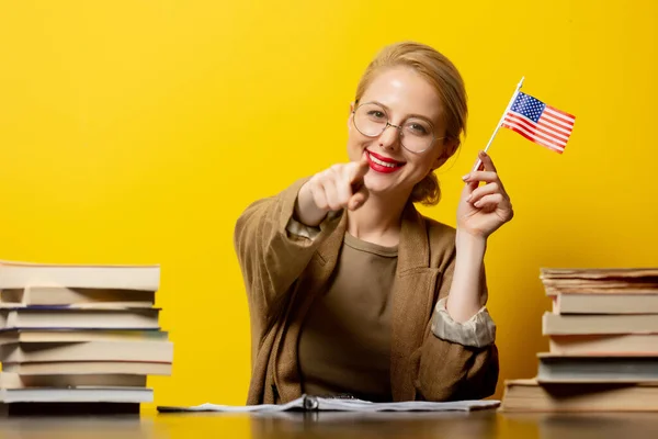 Style Blonde Woman Sitting Table Books Holds Usa Flag Yellow — Stock Photo, Image