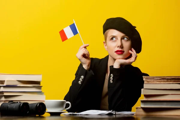 Style Blonde Woman Beret Sitting Table French Flag Books Yellow — Stock Photo, Image