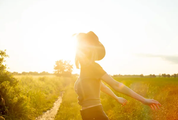 Beautiful Blonde Girl Hat Countryside Road Sunset — Stock Photo, Image