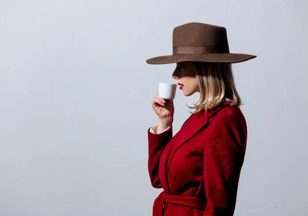 Blonde Girl Red Coat Vintage Hat Cup Coffee Grey Background — Stock Photo, Image