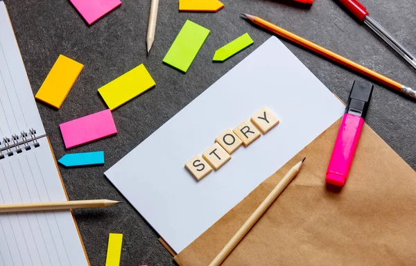 Verhalenbrieven Papier Briefjes Een Tafel — Stockfoto