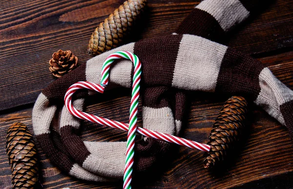 Kerst Suikerriet Sjaal Houten Tafel — Stockfoto