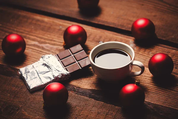 Kopp Kaffe Chokladkaka Och Halsduk Träbord — Stockfoto