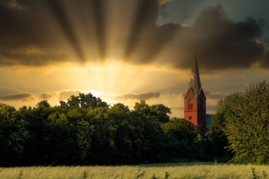Güney Polonya 'da, Silezya' da eski tuğla kilisesine yakından bak. 