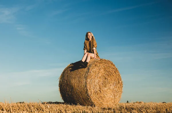 Blonde Girl Sitting Rolled Haystack Field Sunset Time — Stock Photo, Image