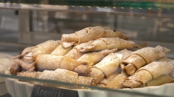 Pâtisseries Douces Vendre Derrière Verre Dans Café — Video