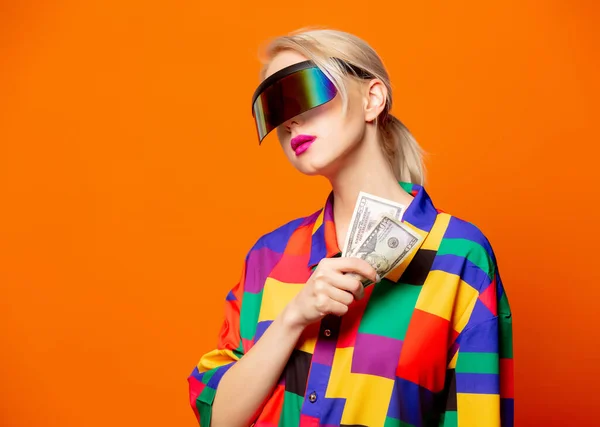 Stijl Blond Jaren Kleding Bril Met Geld Oranje Achtergrond — Stockfoto