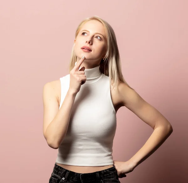 Portret Van Blond Top Roze Achtergrond — Stockfoto