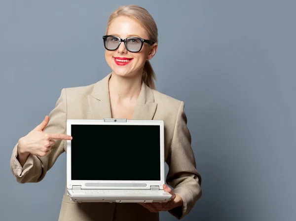 Style Blonde Laptop Computer Gray Background — Stock Photo, Image