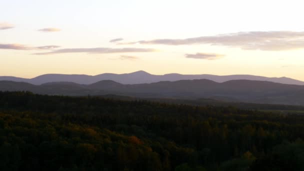 Sonbaharda Gün Batımında Sudetes Dağları Nda Görünüm — Stok video
