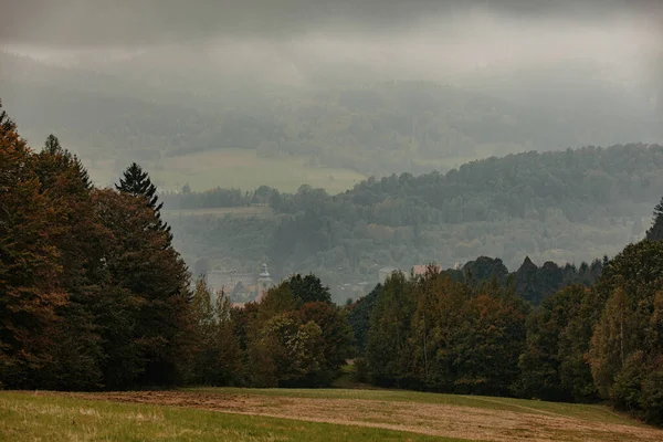 Blick Auf Das Sudetengebirge Wald Herbstlichen Nebel Polen — Stockfoto